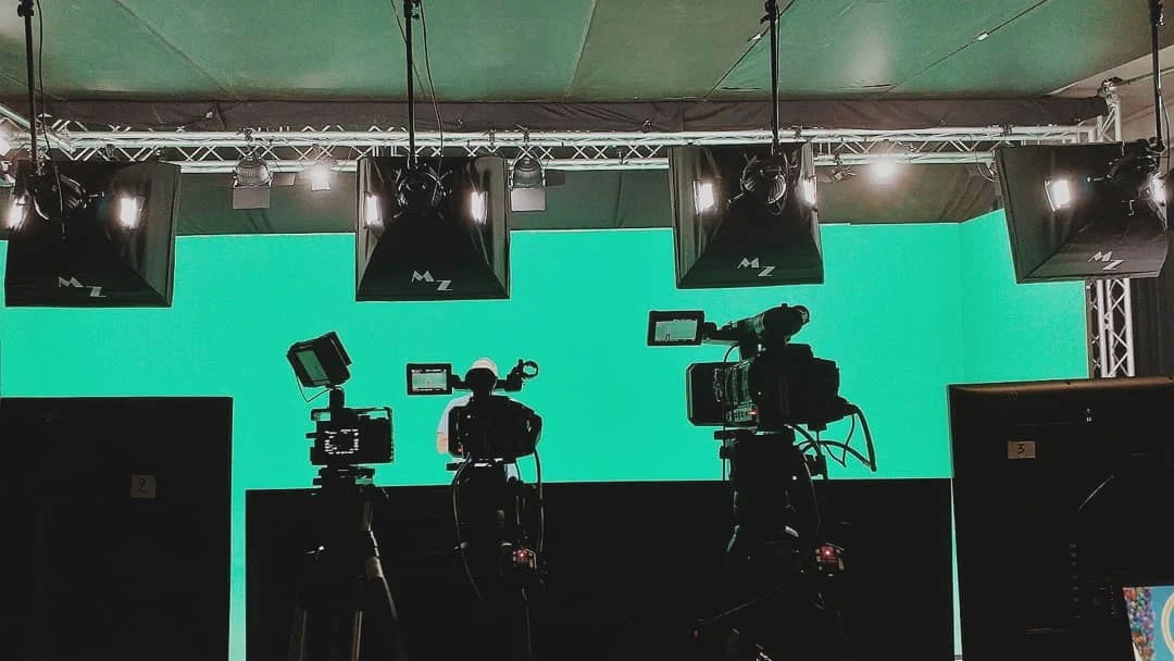 GREEN SCREEN TV STATION (2) 69bdc8c7cb000