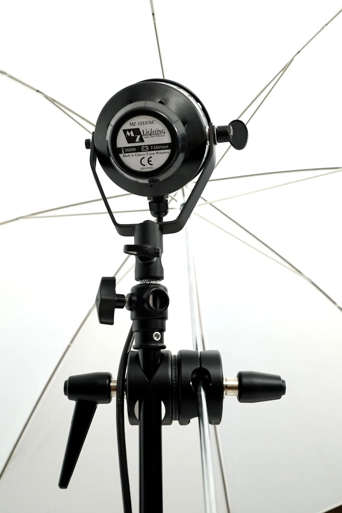 Softboxes & Umbrellas — Umbrella MZ LED176 A7